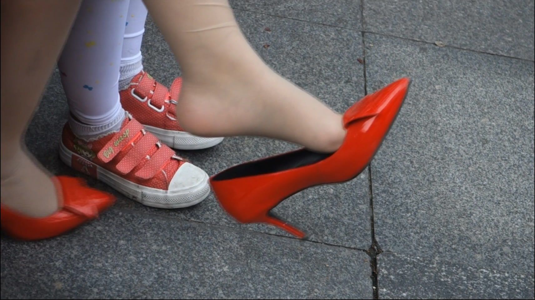 streetsnapdangl[00 00 15][20181128 235930 7]